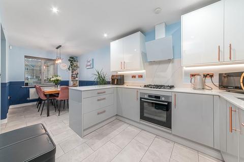 16 Centenary Way, Raunds, Wellingborough, NN9 6UL