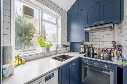 2 bedroom flat for sale, Oberstein Road, London SW11