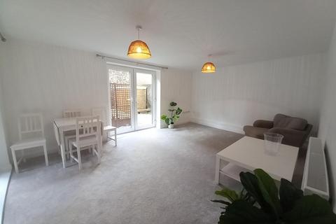 2 bedroom flat to rent, St. Marys Road, Broadstairs