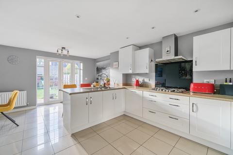 39 Grayling Close, Godalming, GU7 1AG