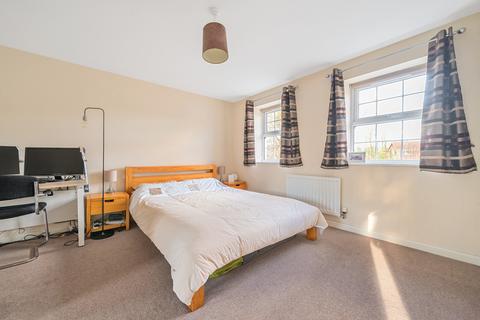 39 Grayling Close, Godalming, GU7 1AG