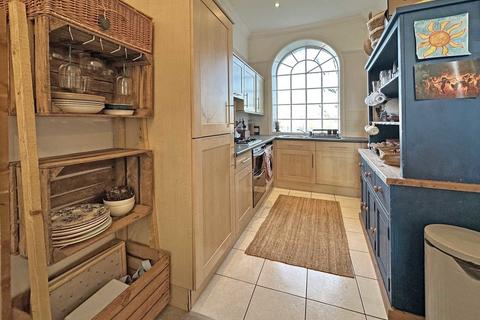 8 Lower Cloister Walk, Exminster, Exeter, EX6 8TZ