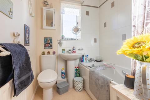 16 Bluebell Close, Kendal, LA9 7SH