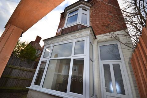 2 bedroom detached house to rent, Lambert Road, Leicester LE3