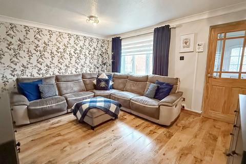 3 bedroom terraced house for sale, Phipps Close, Westbury