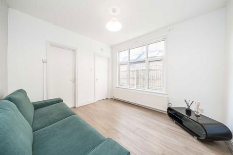 2 bedroom flat for sale, Beaumont Avenue, Richmond TW9