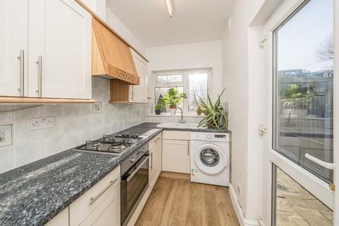 2 bedroom flat for sale, Beaumont Avenue, Richmond TW9