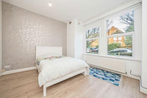 2 bedroom flat for sale, Beaumont Avenue, Richmond TW9