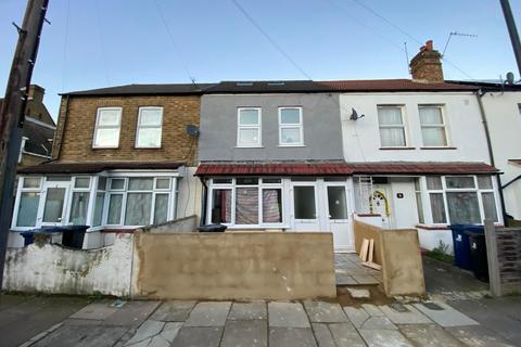 2 bedroom ground floor maisonette for sale, Talbot Road, Southall