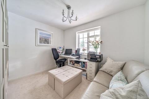 4 Berkeley Gardens, West Byfleet, KT14 6JT