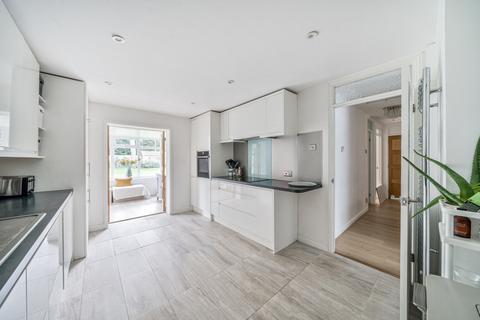 4 Berkeley Gardens, West Byfleet, KT14 6JT