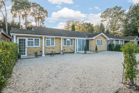 4 Berkeley Gardens, West Byfleet, KT14 6JT