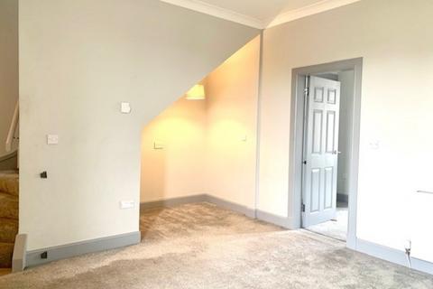 3 bedroom flat to rent, 38 Roxburgh Street