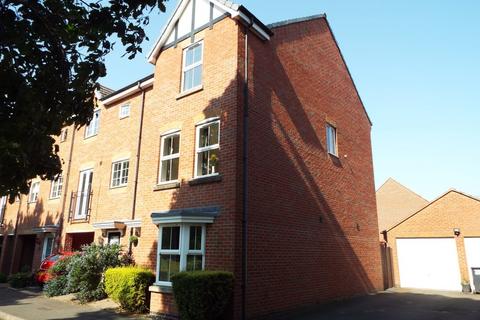 5 bedroom end of terrace house for sale, Clough Drive, Burton-on-Trent