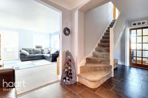 4 bedroom detached house for sale, Main Street, Aylesbury