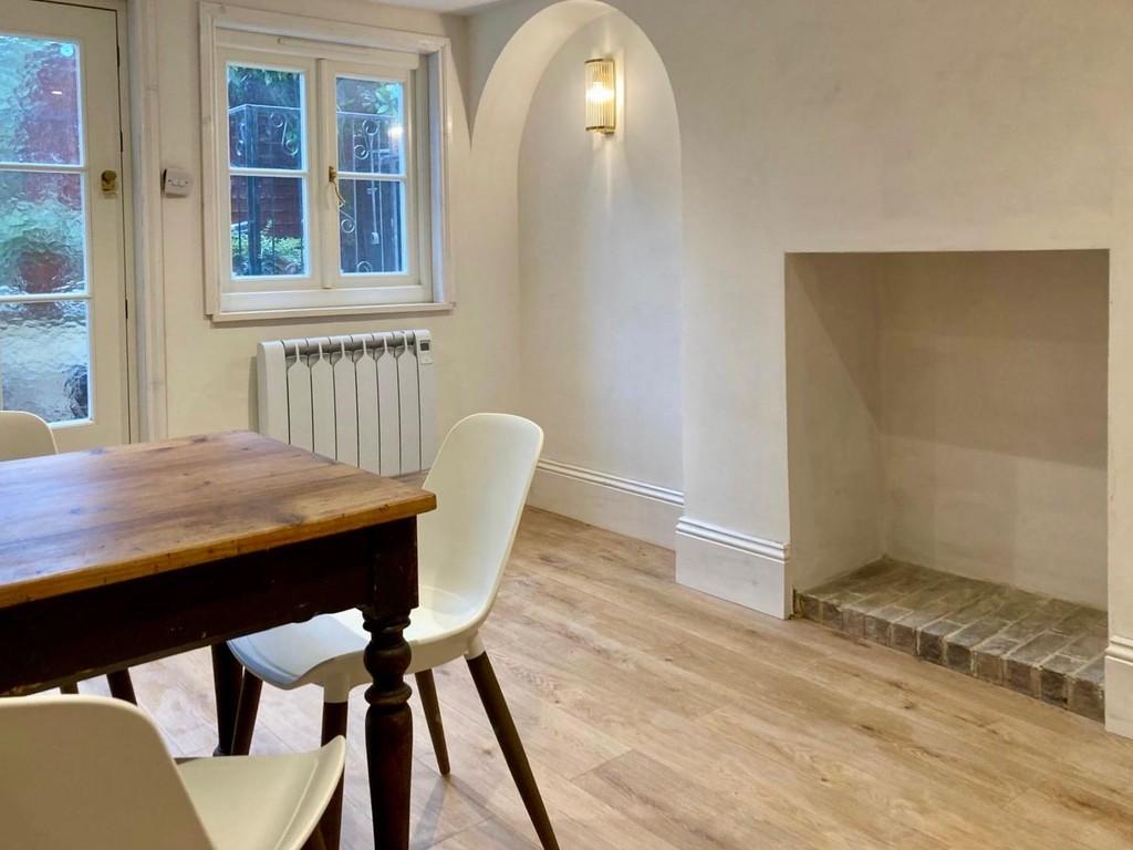1 reception room