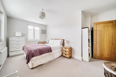 3 bedroom flat for sale, Croft Road, Surrey GU7