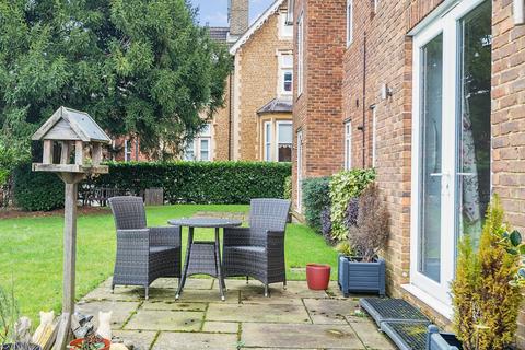 3 bedroom flat for sale, Croft Road, Surrey GU7