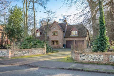 4 bedroom detached house for sale, Yarmouth Road, Broome