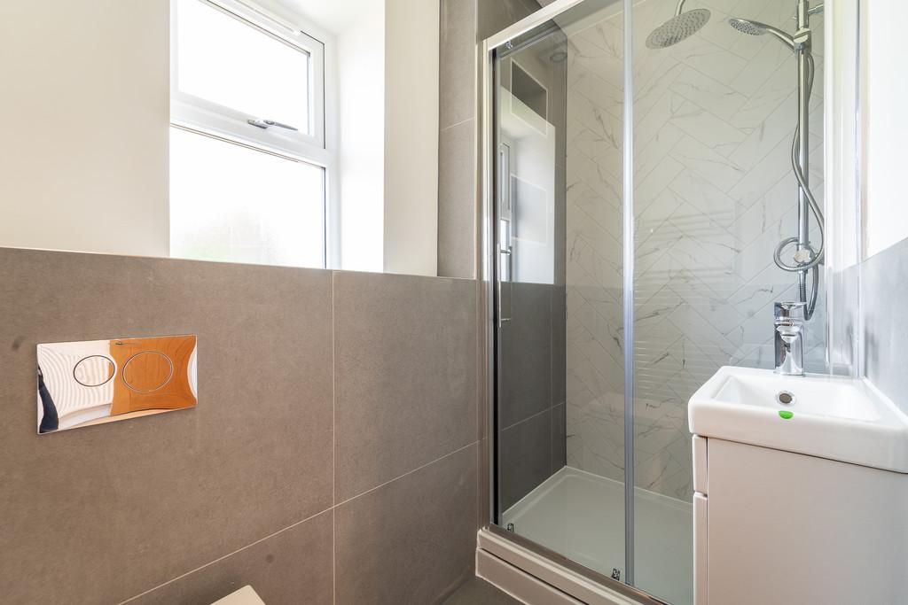 Bedroom 4 ensuite