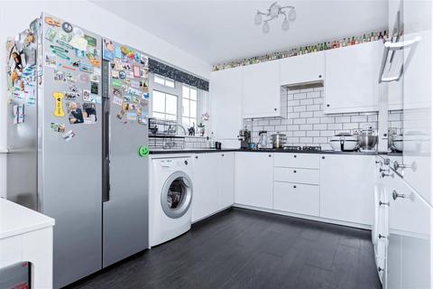 3 The Maples, Ferring, Worthing, BN12 5PR