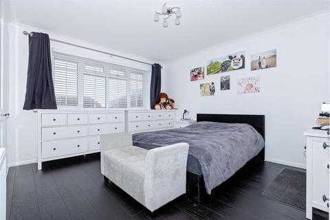 3 The Maples, Ferring, Worthing, BN12 5PR