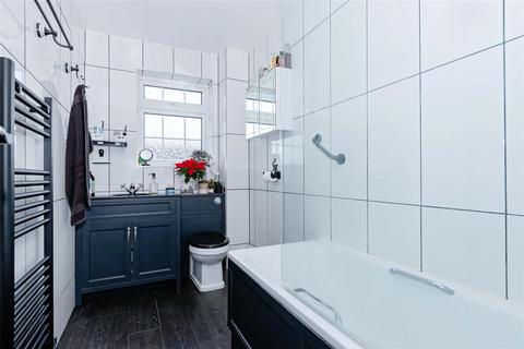 3 The Maples, Ferring, Worthing, BN12 5PR