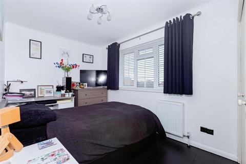 3 The Maples, Ferring, Worthing, BN12 5PR