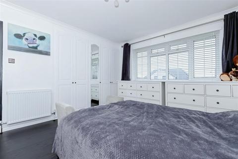 3 The Maples, Ferring, Worthing, BN12 5PR