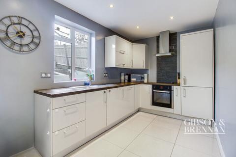 3 bedroom terraced house for sale, Sewardstone Gardens, London, E4