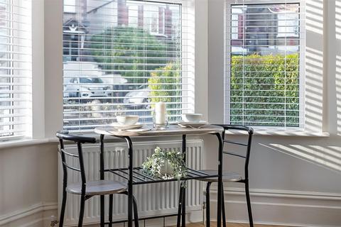 Flat 2, 61 Avondale Road, South Croydon, CR2 6JE