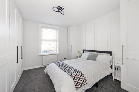 Flat 2, 61 Avondale Road, South Croydon, CR2 6JE