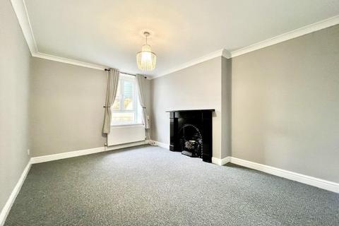 2 bedroom flat to rent, Wellington Terrace, Sandgate Esplanade, Sandgate