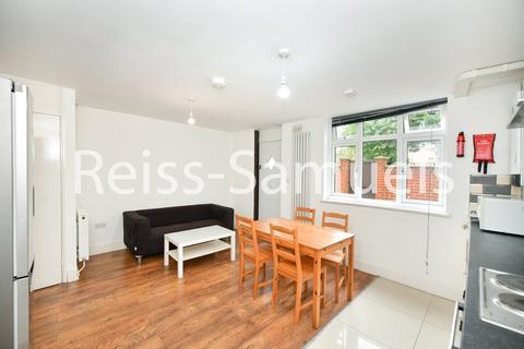 4 bedroom ground floor maisonette to rent, Manchester Road, London E14