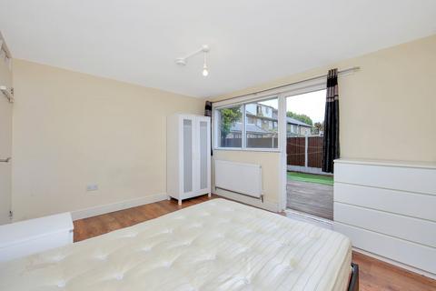 4 bedroom terraced house to rent, Julian Place, London E14