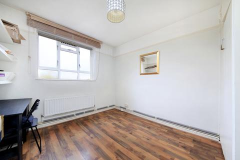 2 bedroom flat to rent, Stephen Sanders Court, Salcott Road, London