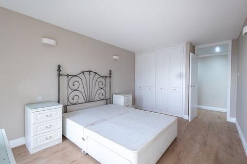 2 bedroom flat to rent, Holland Court, Page Street, Mill Hill