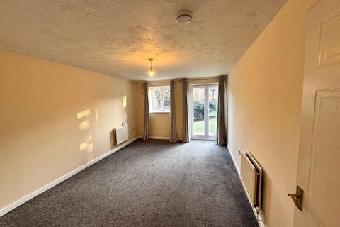 2 bedroom apartment for sale, * VACANT NOW  * IDEAL 1ST OR RETIREMENT PURCHASE * MUST BE SOLD * Browning Drive, Wickford