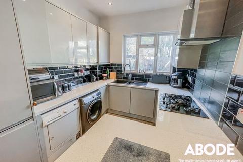 4 bedroom terraced house for sale, * LEIGH/WESTCLIFF BORDERS * FANTASTIC OPEN PLAN KITCHEN/FAMILY/DINER ROOM * Fairmead Avenue, Westcliff-On-Sea