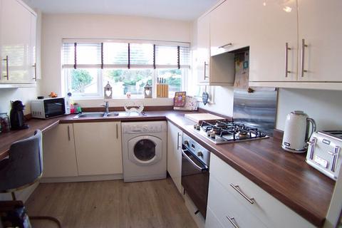 3 bedroom semi-detached house to rent, Eden Drive, Leeds