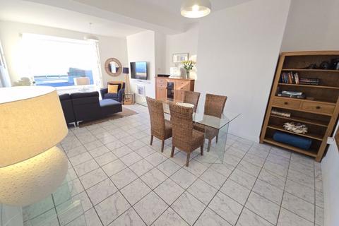25 Beach Terrace, Newbiggin-by-the-sea, NE64 6XE