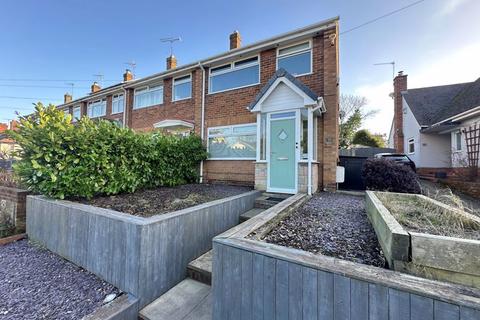 3 bedroom end of terrace house for sale, Vale Road, Whitby