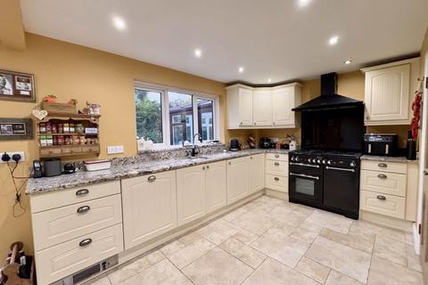 5 bedroom detached house for sale, Millbrook Drive, Shenstone. Lichfield, WS14 0JL