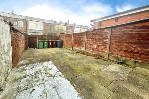 2 bedroom terraced house to rent, Nelson Street, Bury