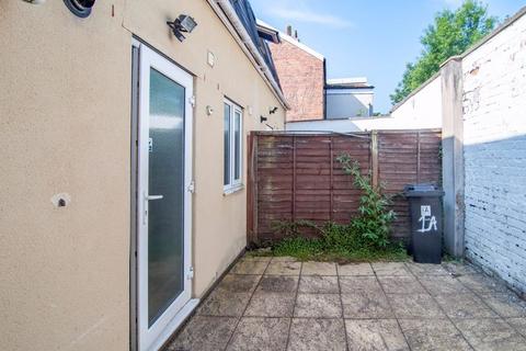 2 bedroom house for sale, Kennington Avenue, Bristol, BS15