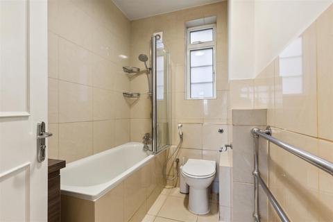 4 bedroom flat for sale, Latymer Court, Hammersmith Road, London, W6