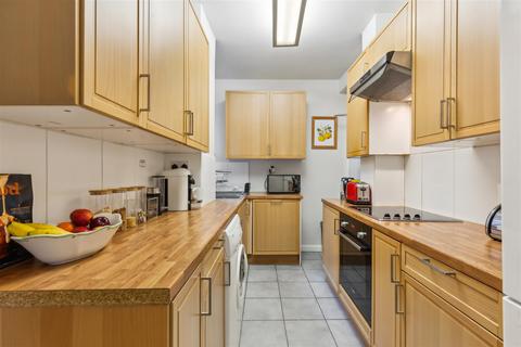 4 bedroom flat for sale, Latymer Court, Hammersmith Road, London, W6