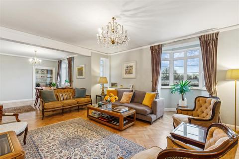 4 bedroom flat for sale, Latymer Court, Hammersmith Road, London, W6