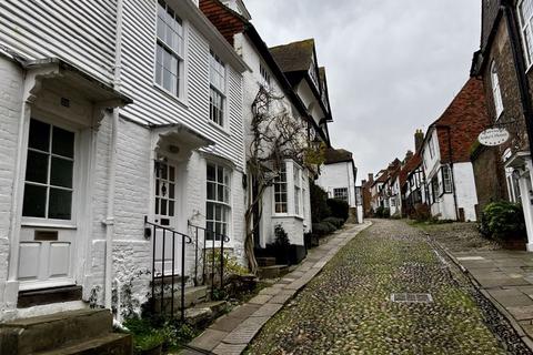 3 bedroom terraced house to rent, Mermaid Street, Rye