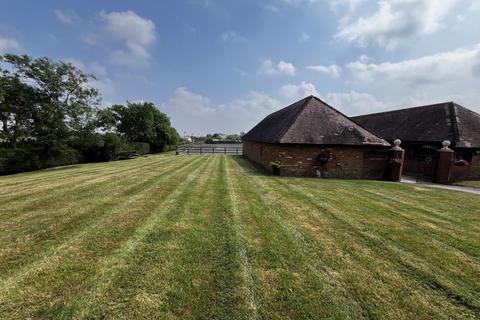 2 bedroom property to rent, Reading Street, Tenterden